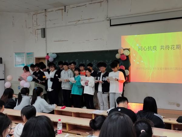 e1965a7e26a04e48abd63711a4cf7735.jpg 小组表演1.jpg